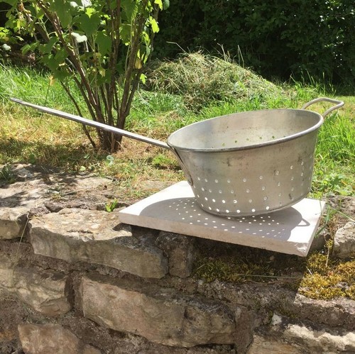 Ancienne casserole passoire - ,
