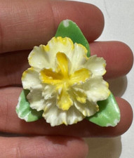 Vintage Adderley FLoral Peint OS Chine Jaune Blanc Œillet Broche Fleur