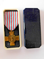 CROIX DU COMBATTANT + BOITE /