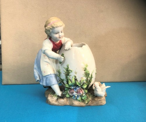Statuette porcelaine de - statuette, en