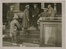 Angleterre, King coming from the Royal Yacht Victoria and Albert at East Cowes  
