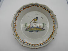 ( 1259 ) ASSIETTE AU PERROQUET SUR PERCHOIR EN FAIENCE DE NEVERS XVIII ème