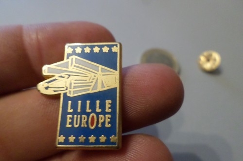 Badge pin brooches train - brooches,