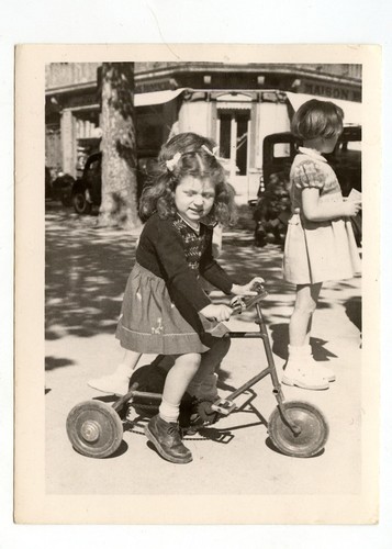 Petite fille vélo tricycle - à,