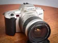 MINOLTA DYNAX 404si + 28-80mm 3,5-5,6 APPAREIL PHOTO REFLEX argentique 24X36mm