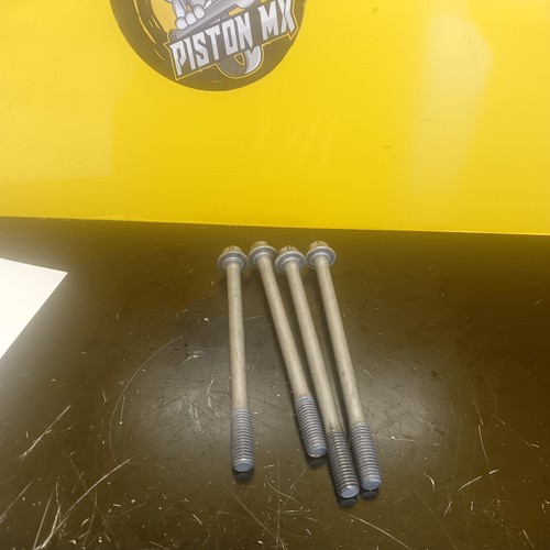 Goujons axe cylindre culasse - goujons,