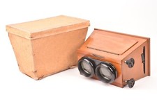 Visionneuse stéréo Unis-France pour vue format 8,5x17 cm. Très bel état.