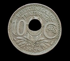 MONNAIE FAUTEE TROU DECALE 10