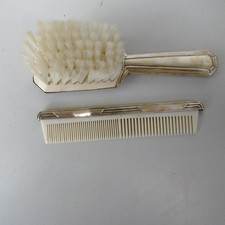 ancienne brosse et peigne métal argenté