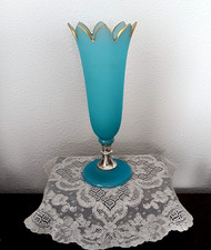 ELEGANT VASE OPALINE BLEU ET