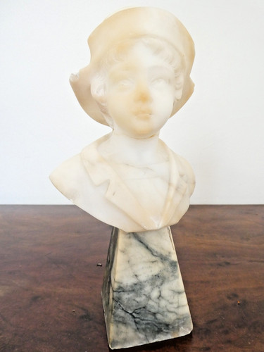 Buste jeune homme au - de,