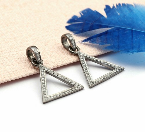 Pendentif triangle diamant - en,
