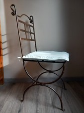 4 chaises en fer avec coussins 