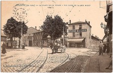 ROANNE (42) - Place de la Voirie prise de la Rue Mably