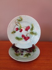 2 Assiettes en barbotine