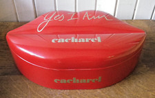 Grande boite en métal Cacharel Yes I Am en forme de lèvres