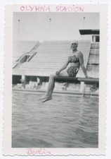 Snapshot Photo originale vintage Femme maillot de bain piscine plongeoir - SA248