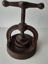 Ancien petit pressoir en Fonte