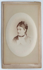 Jeune femme 3/4 élégante coiffure - Photo ancienne CDV, Lochet, Paris