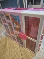Dressing De Reves Barbie