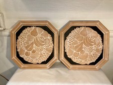 Paire de bas reliefs en terre