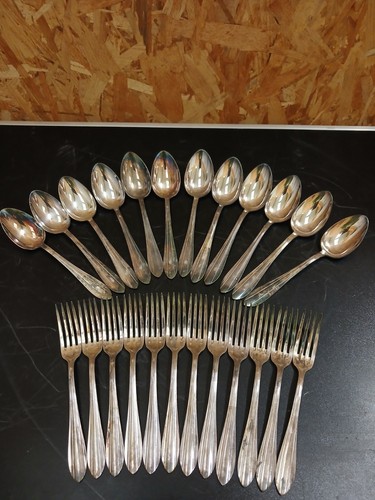 Lot couverts en metal - en,