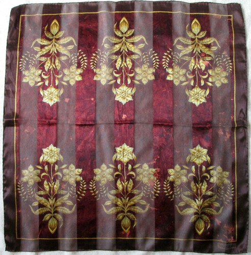 Superbe foulard valentino - -superbe,
