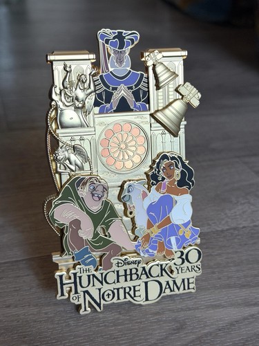 Jumbo pin notre - notre, dame
