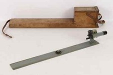 Règle d'artillerie à éclimètre en laiton et métal laqué gris militaire militaria