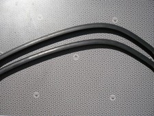 Mercedes W123 berline C123 Coupé S123 Break 2 bandeaux  caoutchouc pare-chocs AV