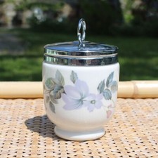 Cuit œuf en porcelaine décor fleurs Royal Worcester / England