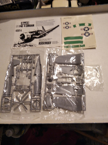 Revell matchbox corsair - -,