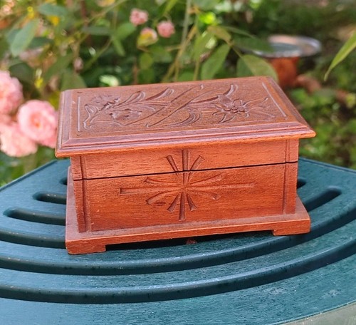 Ancienne petite boîte bois - petite, en