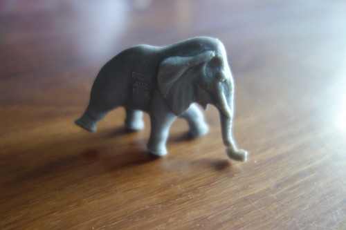 Figurine éléphant la roche - -,