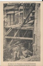 CPA - LYON (69) Dans la Rue Tramassac, au sud de l'éboulement, d'énormes madrier