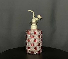 Vaporisateur à parfum en cristal doublé rouge rubis, Baccarat, vers 1900