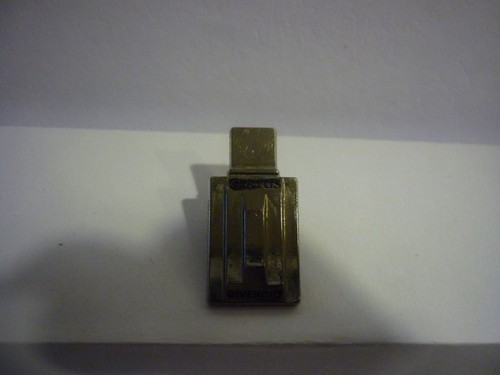 Pin gïvenchÿ parfum - pin’s,