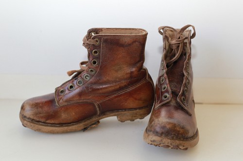Paire chaussures montantes - chaussures,