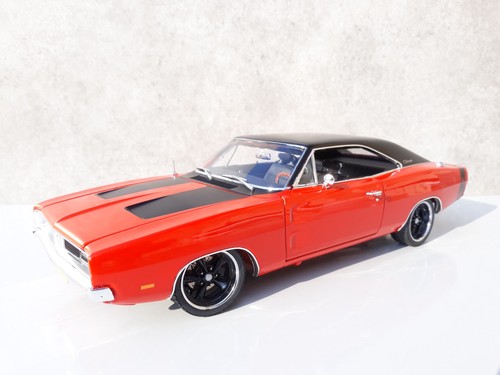 Autoworld custom dodge - 1/18,