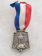 Une médaille " Union Nationale des Combattants / UNC / 1918 / 1968 ".