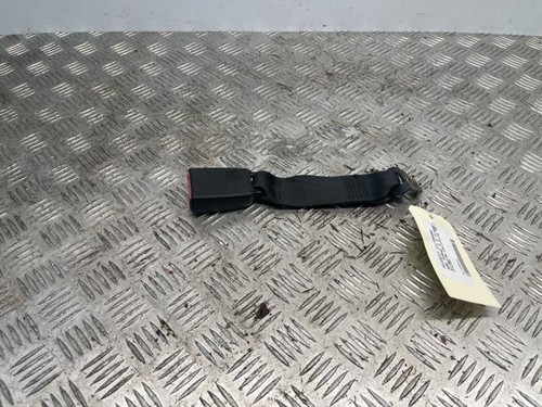 Attache ceinture arriere droit
