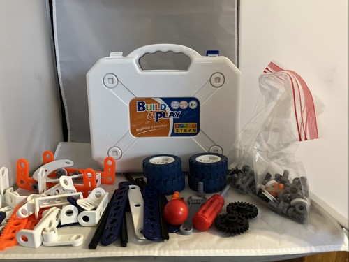 Build and play - (pieces,, nuts