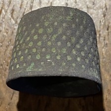 DÉ, BAGUE À COUDRE ANCIEN À IDENTIFIER   (933)