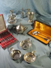 Brocante, vide placards, majoritairement en métal blanc, Couverts,tastevins etc