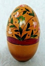 œuf ancien en bois peint