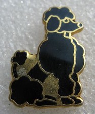 Pin's Chien Un Caniche Royale noir et dorée #1078