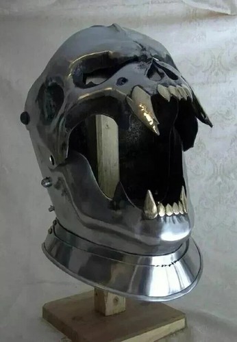 Casque crâne démon