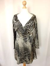 Jolie robe courte ajusté satiné Léopard "boohoo" Taille M FR38 US6 UK10 EU36