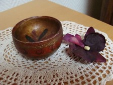 Petit bol ancien en bois peint