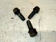 Tondeuse TORO Recycler 20654 (Briggs 600 Series) - 3 vis moteur / chassis 951726